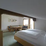 Bergland Pensionat 3*